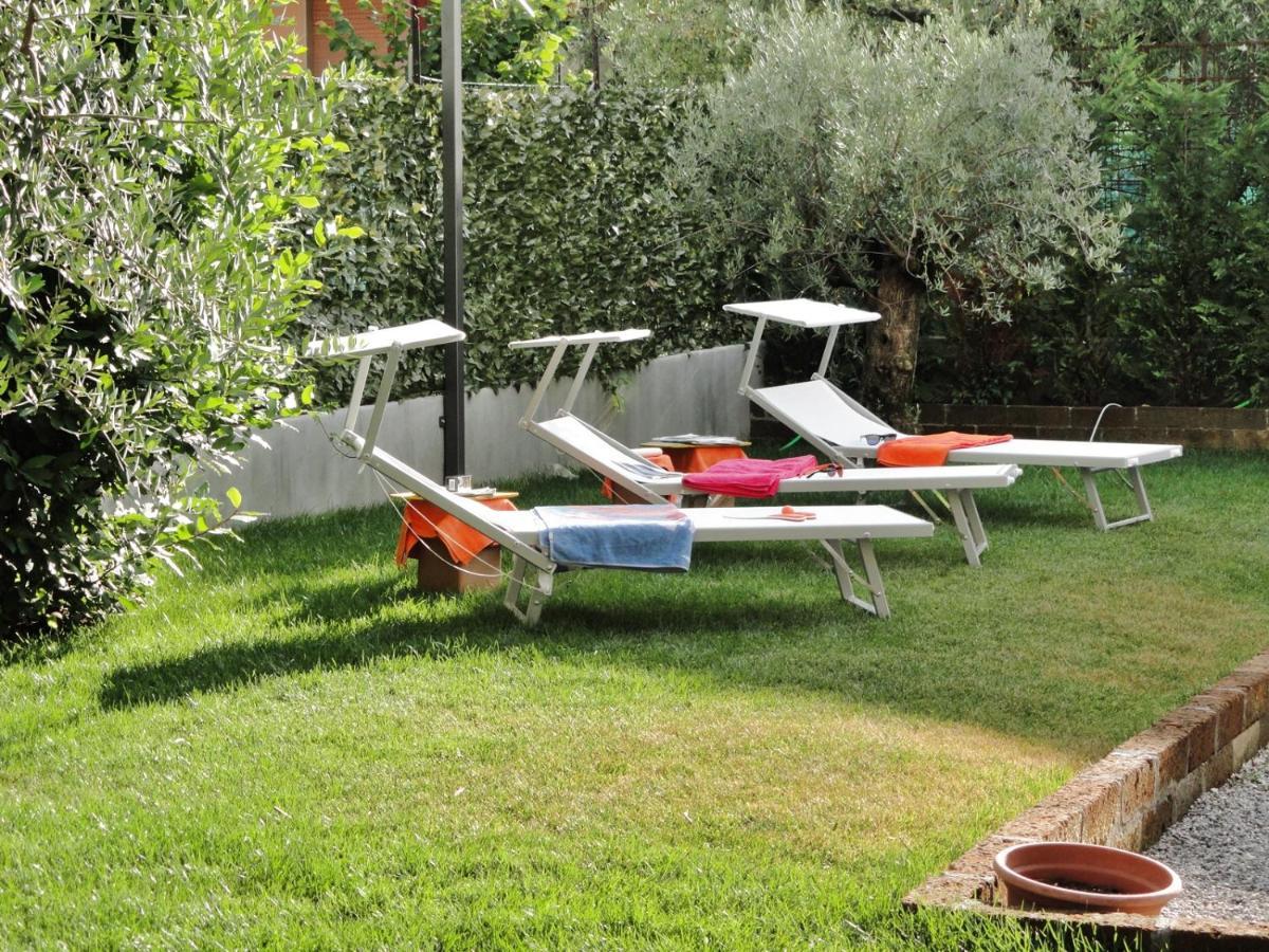 Villa Donne Del Lago Vittoria Salo Bagian luar foto