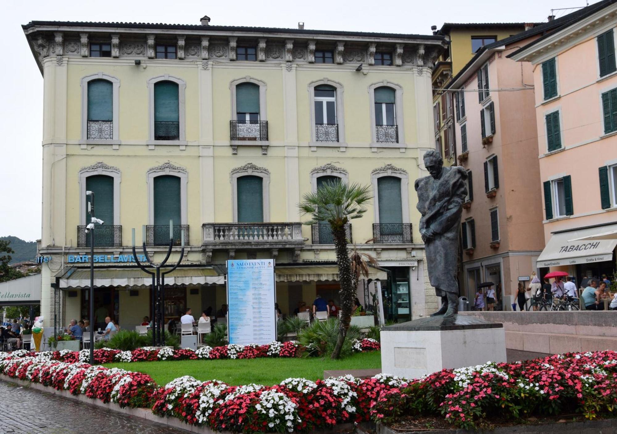 Villa Donne Del Lago Vittoria Salo Bagian luar foto